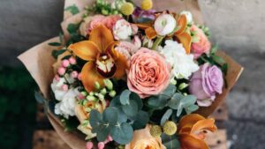 Best Deals of Floral Bouquet from Flowers and Kisses